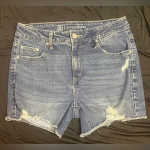 No Boundaries junior,sz 7  Distressed Denim Cutoff Shorts